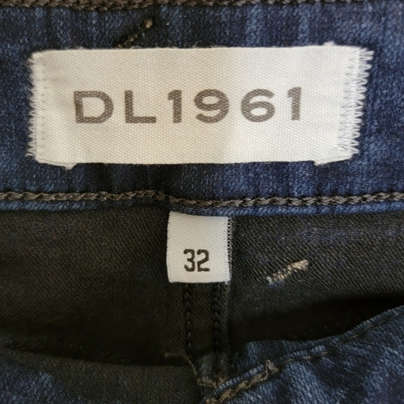 DL1961 | Amanda Skinny Jeans in Moscow Wash - Picture 3 of 8